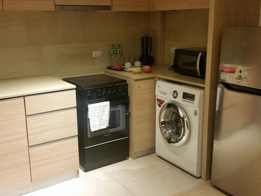 Shang Luxury Suites Mandaluyong Rum bild